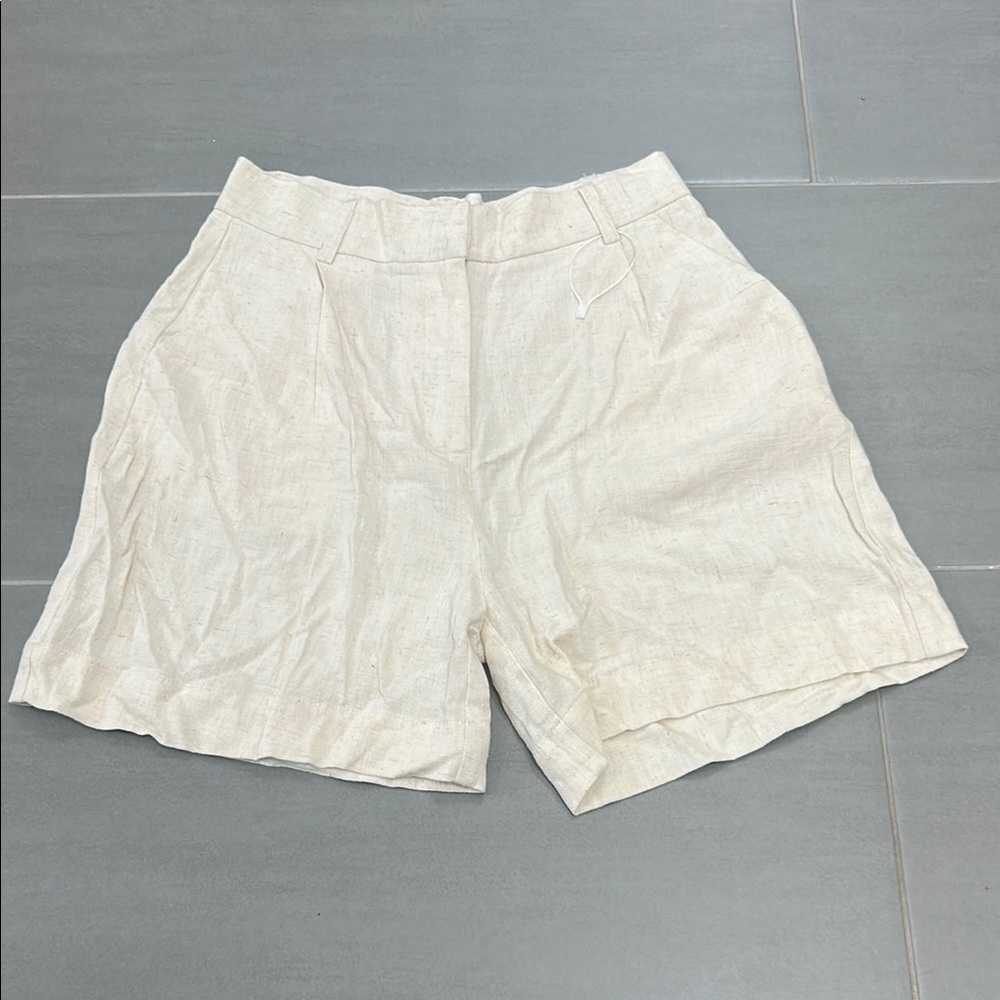 Amisu Women's Light Beige Shorts